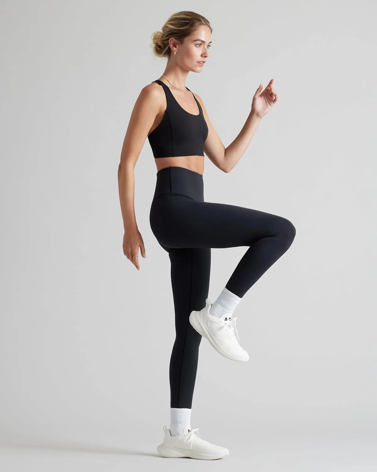 Rhone Sports Bras for Women - Revive Women's Sports Bra - High Support, 4-Way Stretch, Wirefree, Anti-Odor, Removable Cups
