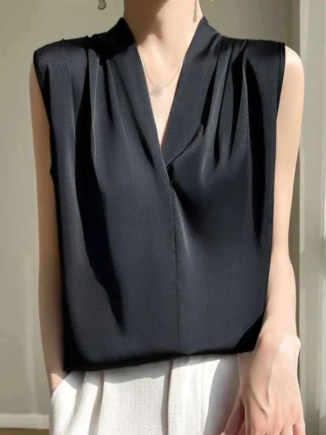 Women's Lightweight Satin Tank Top & Camisole Summer Breathable V-Neck Sleeveless Vest Casual Smooth Model Silky Work Blouse